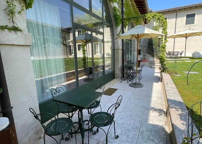 Relais Corte Paradiso بسكييرا ديل غاردا